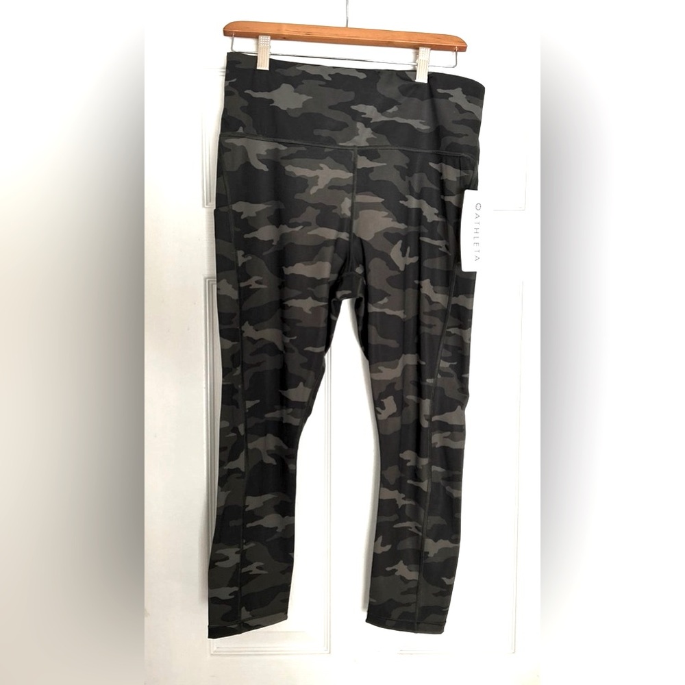 NWT Athleta Camo 7/8 Tights Leggings